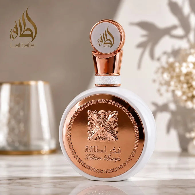 فخر لطافة الأبيض (Fakhar Lattafa White)